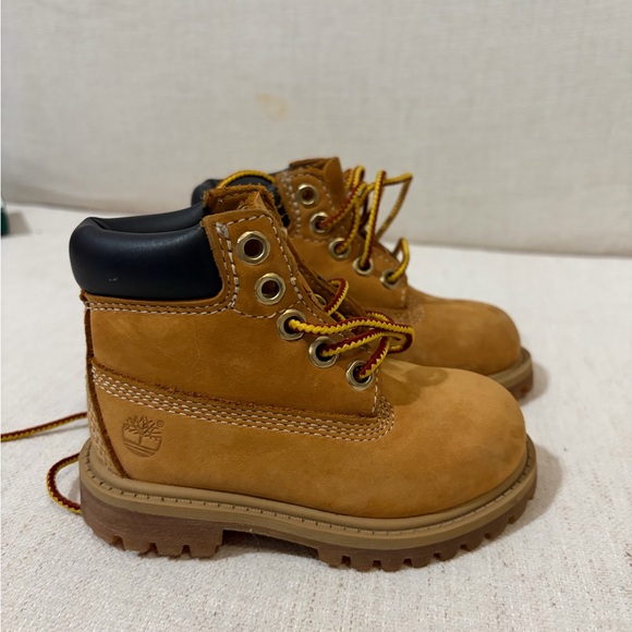 Boys Toddler Timberland Waterproof 6" Boots Size 6 - Picture 2 of 6